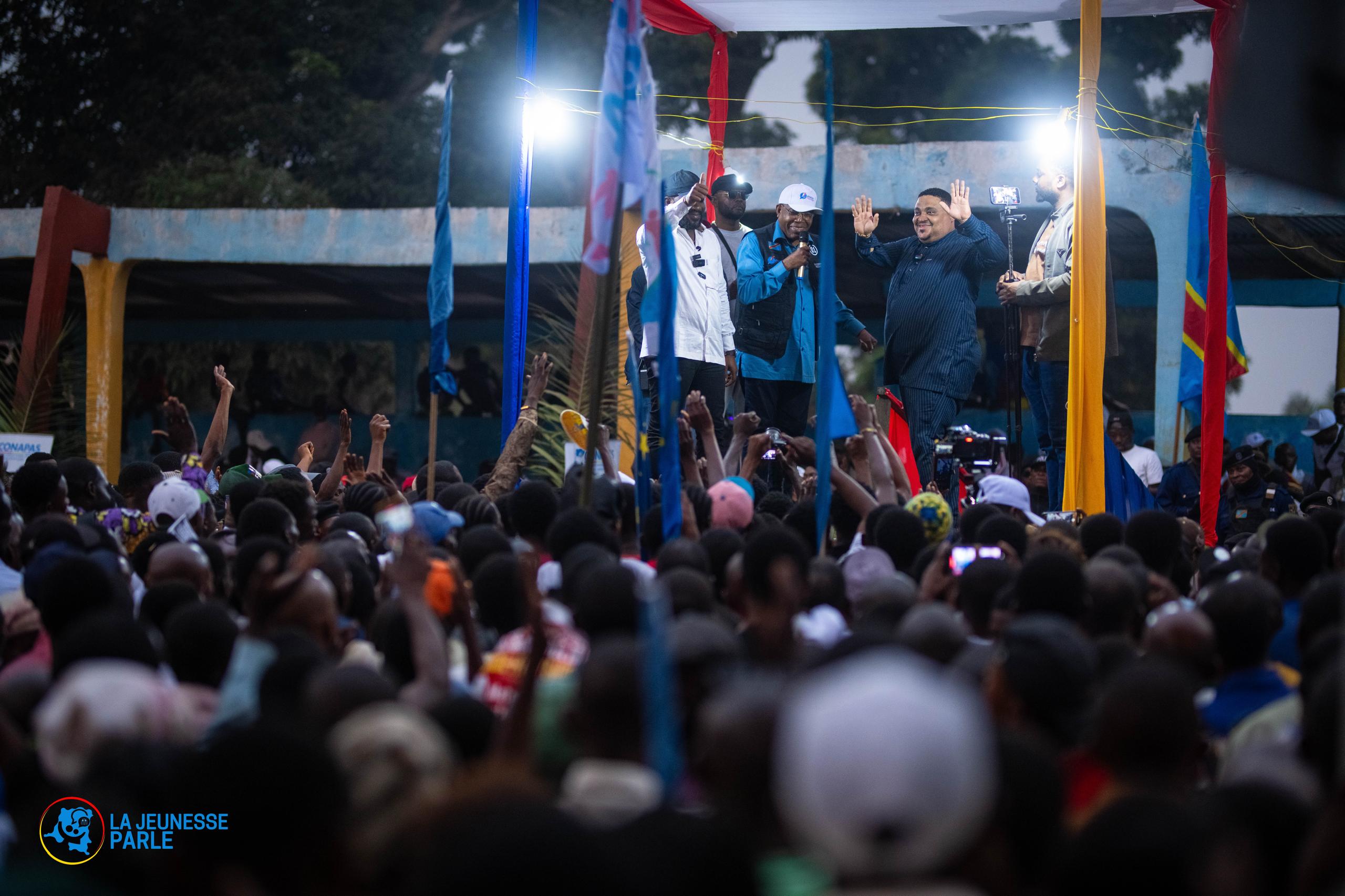 Kwilu : à Idiofa, Serge Etinkum ANZA annonce l’implantation de son mouvement « Jeunesse Parle » et mobilise les jeunes autour de l’engagement citoyen
